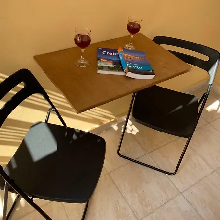 Tastefully Decorated One-bedroom - Chania Apartament *